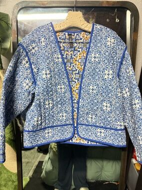 Express reversible pillow jacket